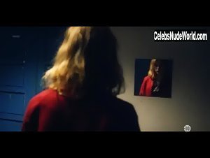 Elena Radonicich in La porta rossa (series) (2017) 5