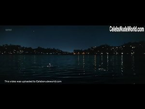 Callie Hernandez in Under the Silver Lake (2018) 4
