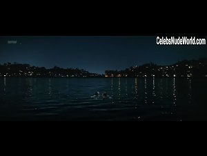 Callie Hernandez in Under the Silver Lake (2018) 6