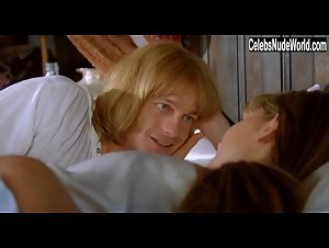 Tuva Novotny hot , bed scene in Stoned (2005) 15