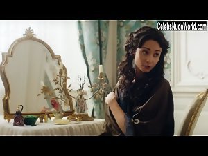 Tuppence Middleton Flasing , boobs in War and Peace (series) (2016) 10