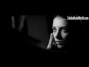 Sheila Vand in A Girl Walks Home Alone at Night (2014) 2