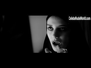 Sheila Vand in A Girl Walks Home Alone at Night (2014) 9