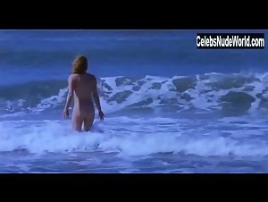 Sophie Quinton Beach , Butt scene in Avril (2006) 15