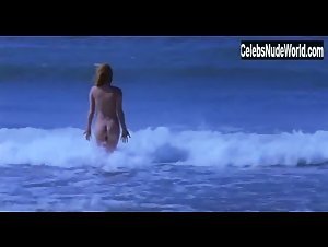 Sophie Quinton Beach , Butt scene in Avril (2006) 16