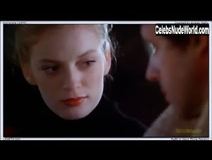 Grace Una hot scene in Guinevere (1999) 14