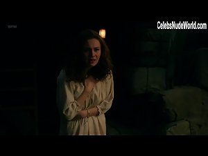 Sophie Skelton in Outlander (series) (2014) 19