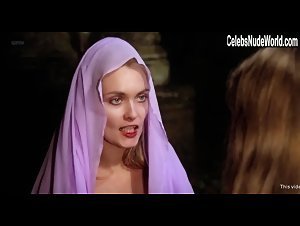 Alexandra Bastedo in La novia ensangrentada (1972) 13