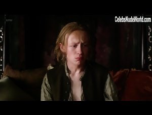 Lotte Verbeek Gore , boobs in Outlander (series) (2014) 5