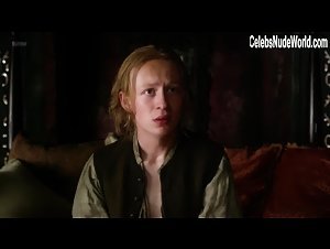 Lotte Verbeek Gore , boobs in Outlander (series) (2014) 7