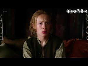 Lotte Verbeek Gore , boobs in Outlander (series) (2014) 9