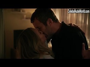 Megan Stevenson Kissing , Couple in Get Shorty (series) (2017) 14