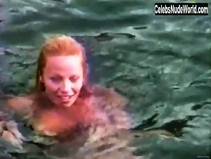 Pamela Anderson nude dipping in Pam & Tommy Lee sex tape (1998) 15