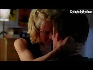 Noelle Reno kissing , hot scene in Devour (2005) 8