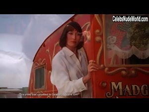Anjelica Huston in Postman Always Rings Twice (1981) 19