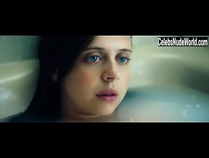 Bel Powley bath, hot scene in Wildling (2018) 2