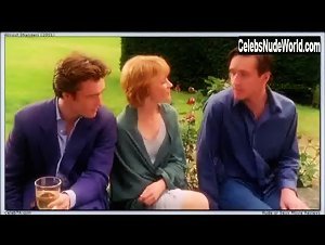 Claire Skinner Outdoor , Hot in Perfect Strangers (series) (2001) 3