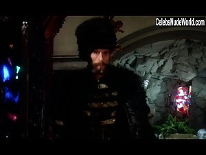 Andrea Lawrence in Countess Dracula (1971) 2