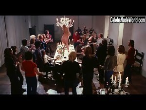 Angela La Vorgna in Il tuo vizio e una stanza chiusa e solo io ne ho la chiave (1972) 3