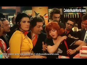 Juliette Mills in Sex-shop (1972) 15