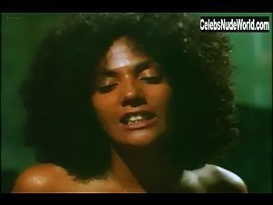 Adele Malheiros Explicit , boobs in Femmine in fuga (1984) 18