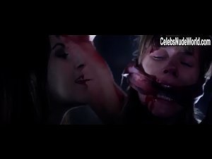 Almudena Leon in Vampyres (2015) 19
