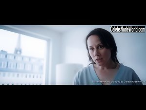 Eva Lobau in Einsamkeit und Sex und Mitleid (2017) 2