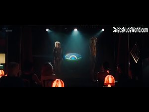 Els Deceukelier in Un couteau dans le coeur (2018) 1