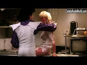 Effie Bilbrey in Blood Diner (1987) 6