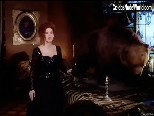 Carmen Lacatus in Huntress: Spirit of the Night (1995) 2