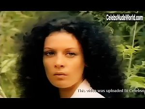 Janet Agren in Mangiati vivi! (1980) 15