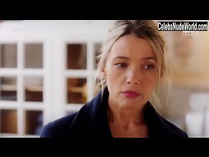 Jeanne Guittet in Sous la peau (series) (2019) 13