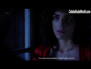 Julia Konrad in 1 Contra Todos (series) (2016) 6