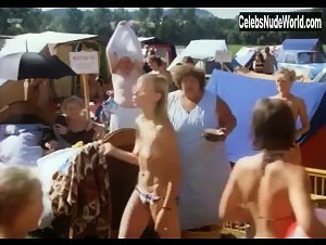 Katerina Lojdova in Slunce, seno, erotika (1991) 7