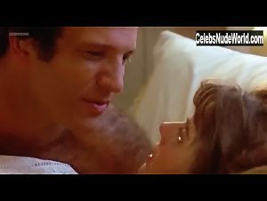 Kathryn Harrold in Modern Romance (1981) 8