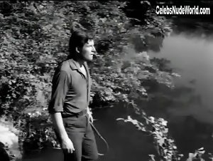 Mairi Hronopoulou in To homa vaftike kokkino (1966) 17