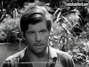 Mairi Hronopoulou in To homa vaftike kokkino (1966) 20