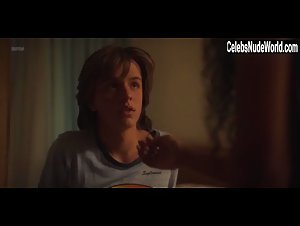 Mariana Gonzalez in Luis Miguel: La Serie (series) (2018) 12