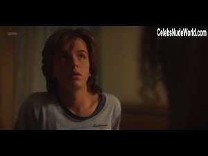Mariana Gonzalez in Luis Miguel: La Serie (series) (2018) 17