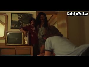 Mariana Gonzalez in Luis Miguel: La Serie (series) (2018) 2