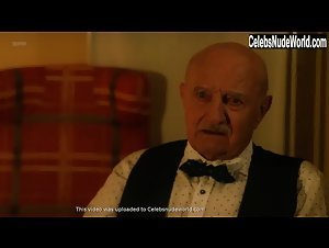 Martina Kratka in Jak basnici cekaji na zazrak (2016) 11