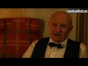 Martina Kratka in Jak basnici cekaji na zazrak (2016) 2