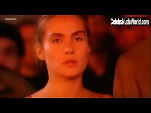 Noella Dussart in Le sourire (1994) 2