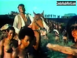 Octavia Thengeni in Slavers (1978) 7