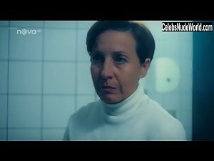 Rebeka Lizlerova in Dama a Kral (series) (2017) 3