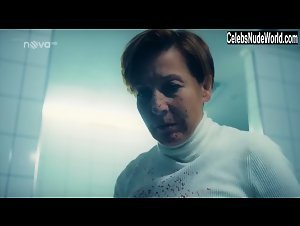Rebeka Lizlerova in Dama a Kral (series) (2017) 6