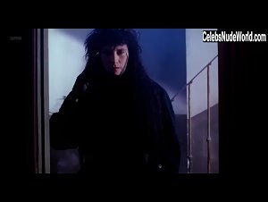 Sandra Ballesteros in El lado oscuro del corazon (1992) 14