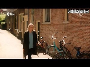 Sophie van Winden in Ik Weet Wie Je Bent (series) (2018) 1