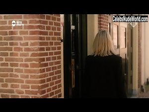 Sophie van Winden in Ik Weet Wie Je Bent (series) (2018) 3