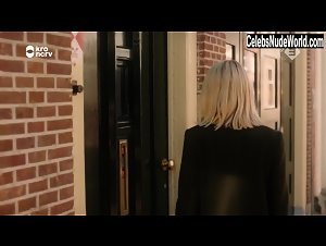 Sophie van Winden in Ik Weet Wie Je Bent (series) (2018) 4